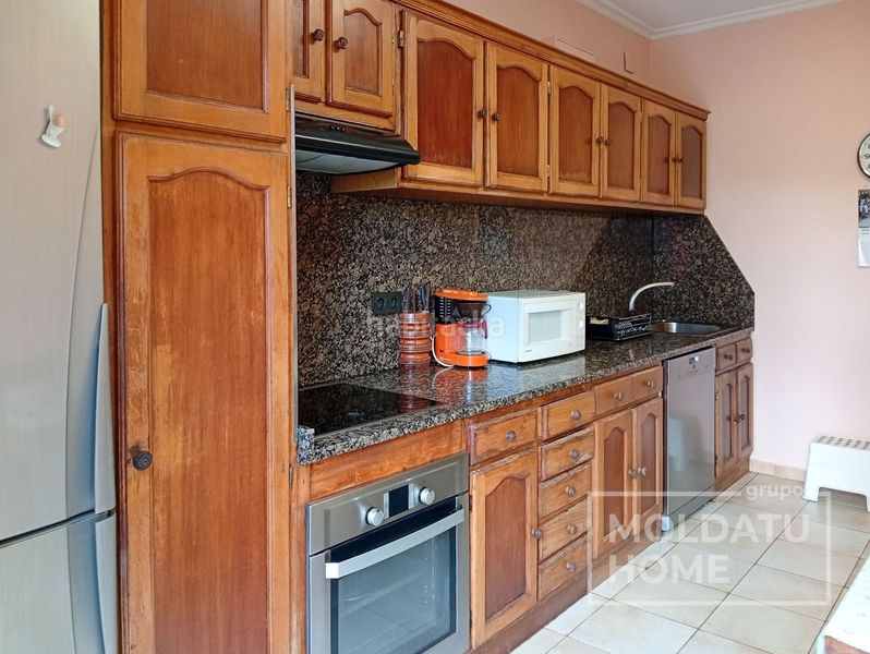 Foto f76002f6-51f0-4ad5-adda-4b8542852b01. Casa amb calefacció aparcament a Centro - Mendibil - Santiago Irun