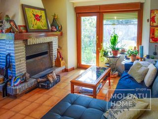 Casa in Guesálaz. Encantadora casa rural con jardín y chimenea en el valle de gues