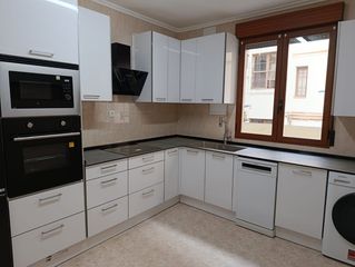 Piso en Zona Indautxu. Piso reformado de 55 m con 2 habitaciones y 2 baños, exterior y