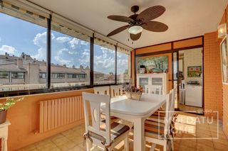 Etagenwohnung  Avenida eultza. Espectacular piso junto al lago de barañáin con terraza acristal