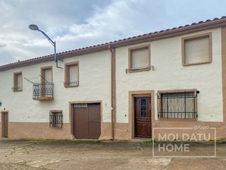 House in Desojo. Casa con gran potencial en desojo navarra  vivienda, inversión o