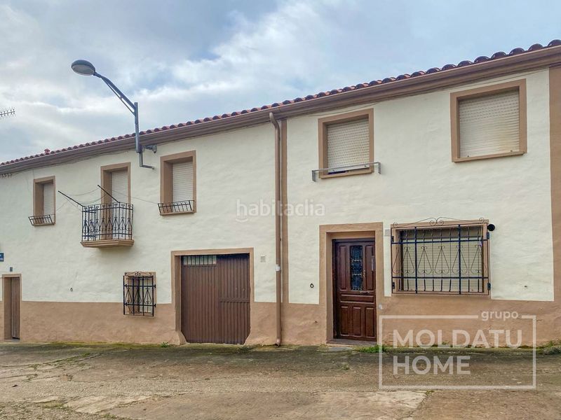 Foto a06b5c63-759a-4e3e-9b39-3acd877b2df0. Casa amb calefacció a Desojo