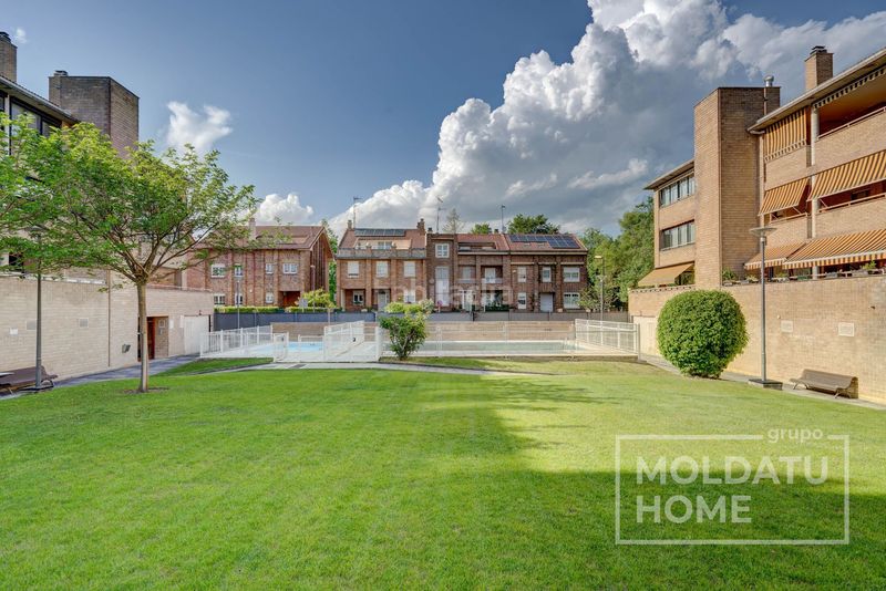 Foto d83a922b-9133-4a41-ae78-741b2aaff3f9. Pis amb calefacció aparcament piscina a Barañáin / Barañain