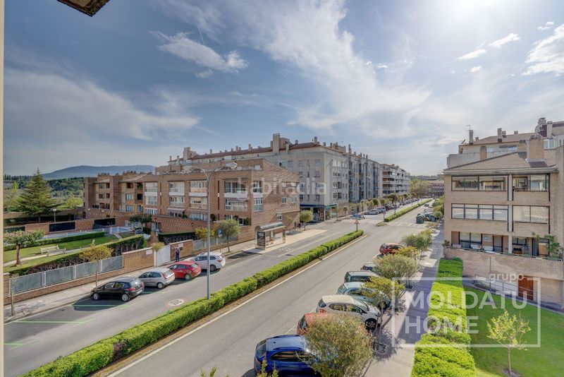 Foto e7a5fdb3-d9af-43c8-917b-20789ca153ca. Pis amb calefacció aparcament piscina a Barañáin / Barañain
