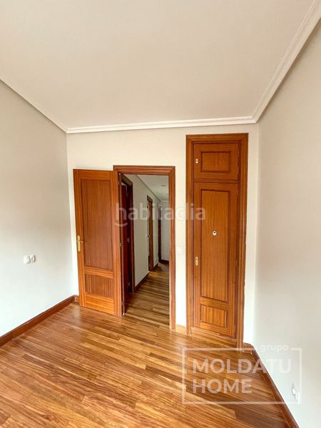 Foto 0004f1a8-7800-4a7c-8a2a-d73685159225. Piso  en Artatza-Pinueta-Pinosolo Leioa