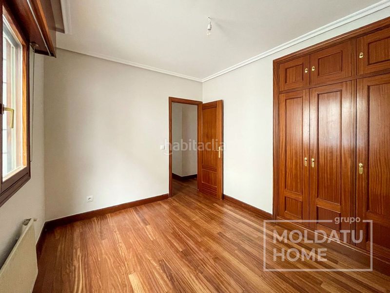 Foto 756b00fb-0b9f-46e8-8f2f-fbe694a63839. Piso  en Artatza-Pinueta-Pinosolo Leioa