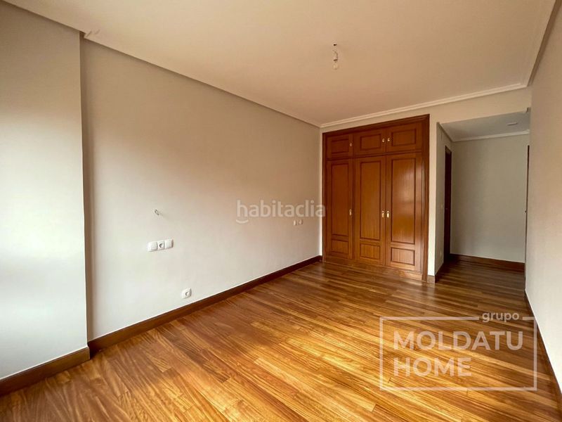 Foto 8eca786d-75bf-4462-b51c-738f4ab2a235. Piso  en Artatza-Pinueta-Pinosolo Leioa