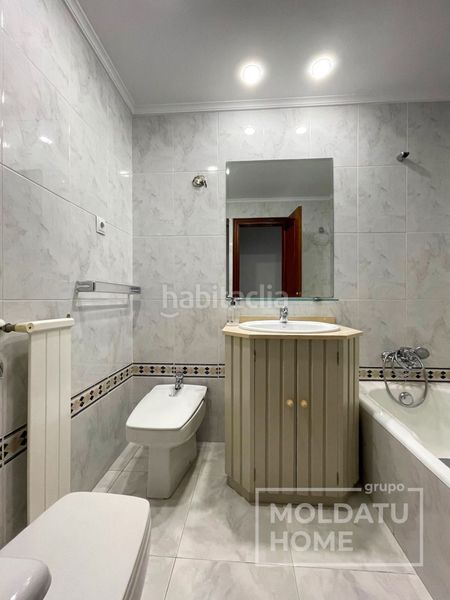 Foto b892930d-7712-40e0-8f9c-1f6f8eda19e0. Piso  en Artatza-Pinueta-Pinosolo Leioa