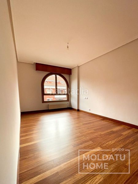 Foto c805bd10-b7a1-4b4e-a999-ea80a461e721. Piso  en Artatza-Pinueta-Pinosolo Leioa