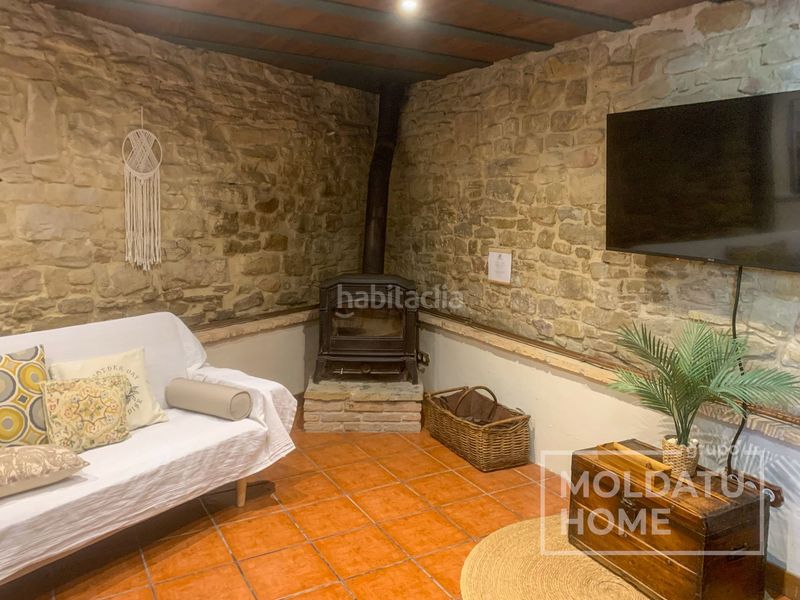 Foto 240773c8-8373-46e2-a0d6-a362370ad3e6. Casa amb calefacció a Leoz