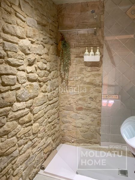 Foto bab56acc-1cb6-4274-9033-bff9efb4d9cb. Casa amb calefacció a Leoz