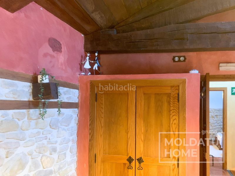Foto bf299bde-a455-42c5-ab3d-3bc10dd48d1a. Casa amb calefacció a Leoz