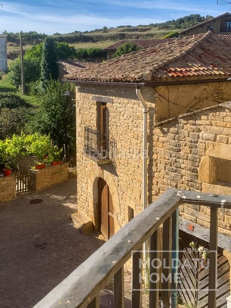 Foto ee677e0c-df82-4694-9537-c65e720bc023. Casa amb calefacció a Leoz