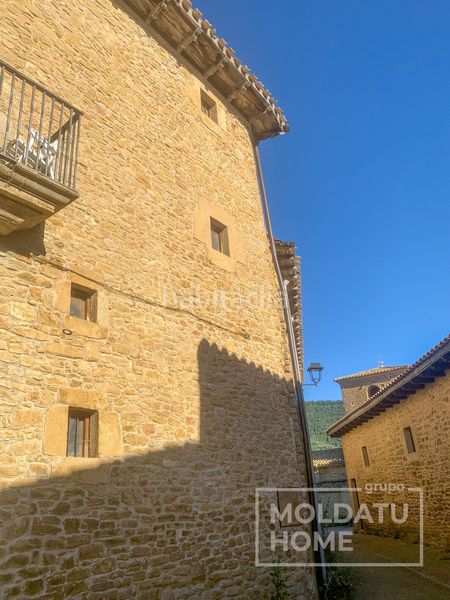 Foto f5424a9d-5583-4cdc-8924-b156660e22d9. Casa amb calefacció a Leoz