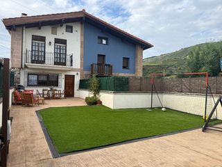 Casa a schiera in Abanto y Ciérvana / Abanto Zierbena. Chalet adosado en gallarta