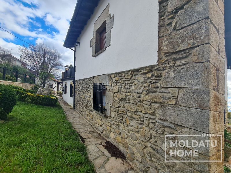 Foto ff7a2526-7da3-4cf4-a8f0-8c4835e09f21. Casa amb calefacció aparcament piscina a Legutiano
