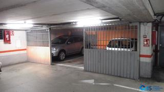 Autoparkplatz in Txirrita bertsolaria pasealekua 21. Plaza cerrada compartida
