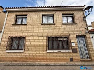Casa  Calle zahoríes 16. Venta de casa familiar en cascante