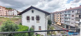 Etagenwohnung in Andoain. Piso de 3 habitaciones, 2 balcones y ascensor