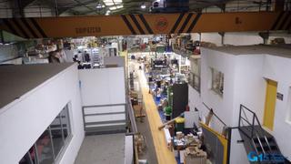 Nau industrial  Sorabilla auzoa. Pabellón con puente grúa y oficinas