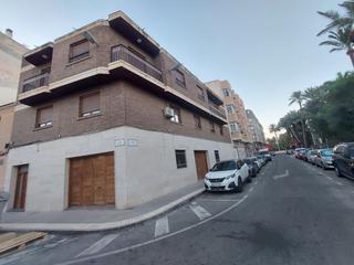 Édifice à El Raval - Portes Encarnades. Elche, zona torreta, edificio 700 m2,esquina, 3 plantas (posibil