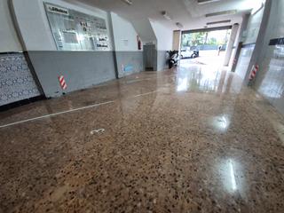 Location Local commercial à Centro. Elche, zona zapatillera, local con vado 100 m2, ideal cualquier