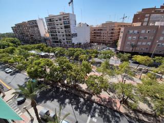 Alquiler Piso en Camí dels Magros - Casablanca. Elche, zona avenida de la libertad, vistas, ascensor, sin mueble
