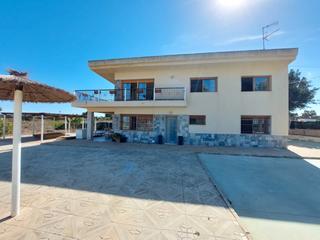 Location Chalet à La Marina. La marina ,piscina, garaje, terraza, 4 habitaciones, 2 baños, ar