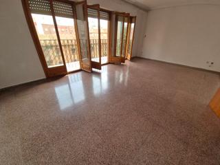 Rent Flat in Pont Nou - Corazón de Jesús. Elche, zona piruli, ascensor, garaje, trastero, balcon, sin mueb
