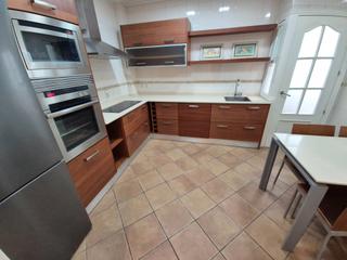 Location Appartement à Reina Victoria - Miguel Hernández. Elche, zona pisos azules, 2º planta  sin ascensor, reformado, am