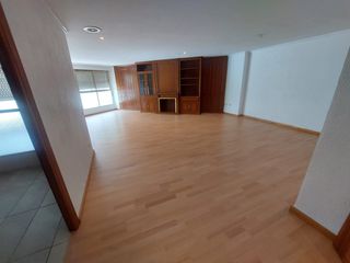 Rent Flat in Pont Nou - Corazón de Jesús. Elche, corazon de jesus, garaje opcional 80 euros, ascensor, sin