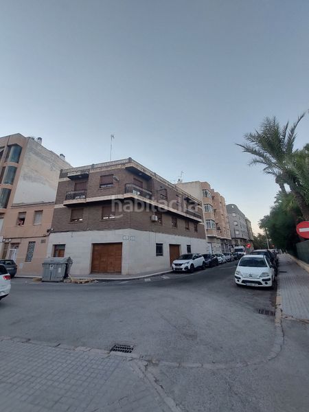 Foto 7478b9ba-b3c9-461a-9a5a-e0a3cb1cd025. Edifici a El Raval - Portes Encarnades Elche / Elx