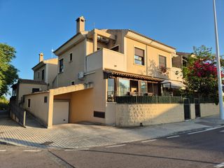 Affitto Casa a schiera in Perleta - Maitino. Perleta, bungalow tres plantas, dos terrazas, 4 habitaciones, 2