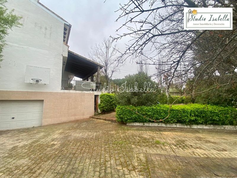 Foto 6885f7ad-c68a-4822-91e6-c5e07e87b475. Chalet en Nambroca
