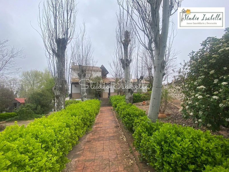 Foto f79a9647-74dc-45cd-b299-7d323c0c702a. Chalet en Nambroca
