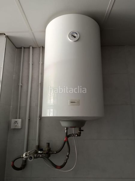 Foto f33356a9-813d-4697-b8fb-598d933ebf81. Location local commercial dans almeria 120 dans Huércal de Almería