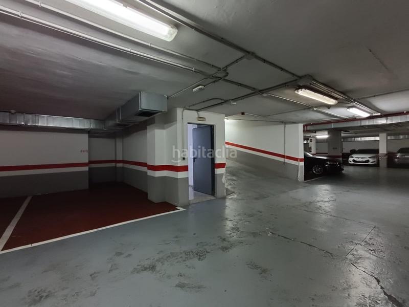 Foto b344f2a4-3475-44ef-b1ee-fcd5de715152. Parking coche en Centro Almería