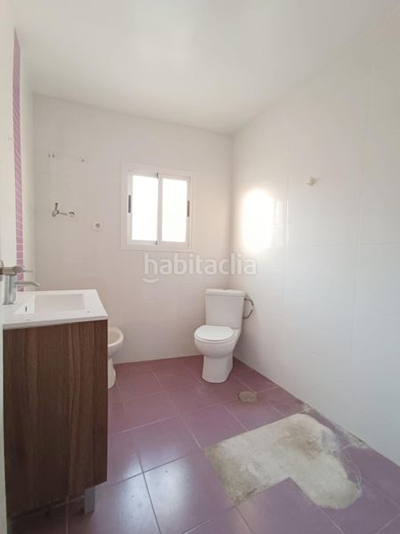 Foto 91f125eb-ede4-456f-a715-c62a23ee591a. Casa a calle valdivia 17 a La Chanca - Pescadería Almería