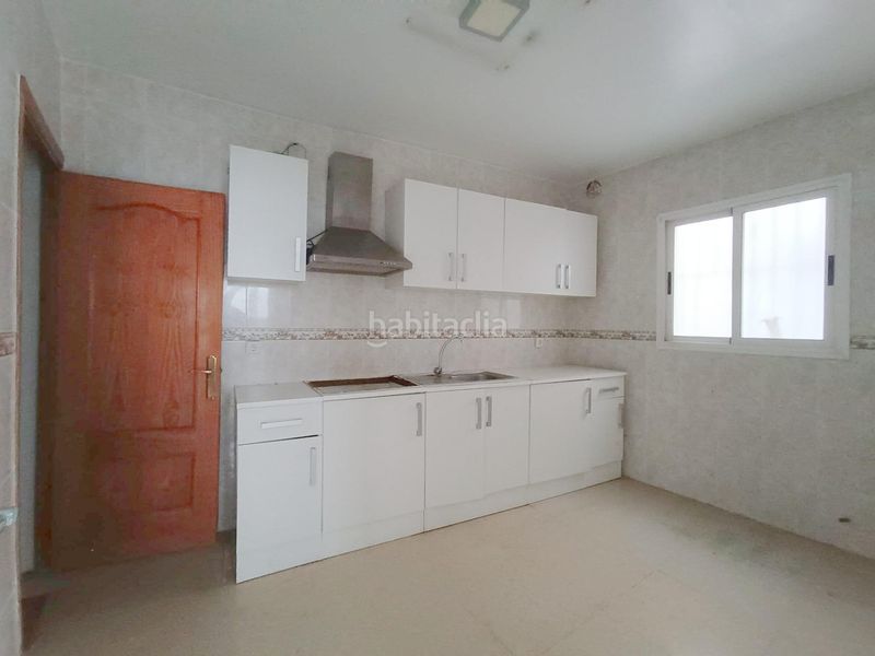 Foto a4341edf-6a31-4504-9201-a768ddcddbdd. Casa a calle valdivia 17 a La Chanca - Pescadería Almería