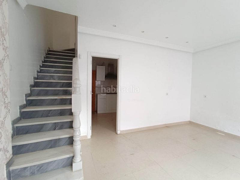 Foto d12b79b4-9bd9-43ba-8b4f-a99489545445. Casa a calle valdivia 17 a La Chanca - Pescadería Almería