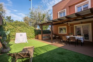 Casa aparellada  Zaire. Tríplex en venta villablanca