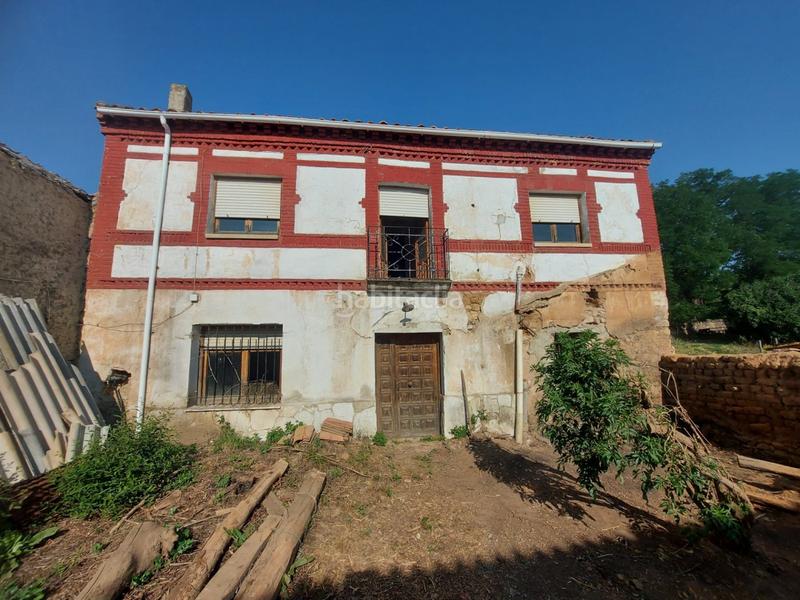 Foto 95c1a65f-6e47-41e3-9f02-915cd628edef. Masia amb aparcament a Garrafe de Torío