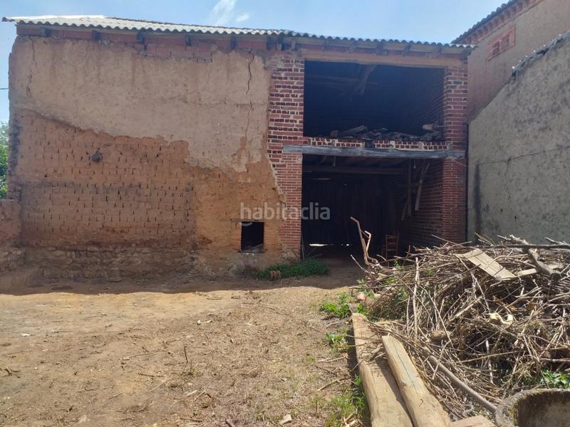 Foto b03c5697-180d-400a-a063-67e94f74c0b1. Masia amb aparcament a Garrafe de Torío