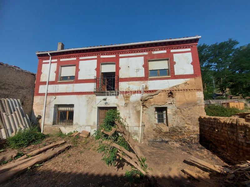 Foto b372cb52-9412-445e-9bf1-c32823ed7421. Masia amb aparcament a Garrafe de Torío