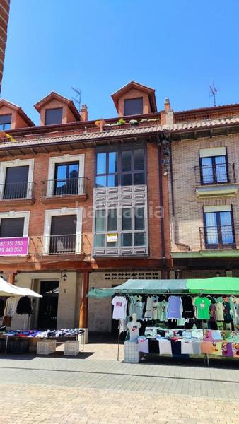 Foto d7284a18-91e2-4309-b4bb-947d79f8d469. Piso  en la plaza mayor en Santa María del Páramo