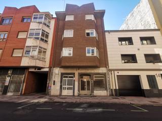 Location Local commercial  Calle maestro nicolas. Local con muchas posibilidades en la chantria