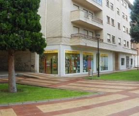 Local commercial  Calle esc j r aldecoa. Local en la robla