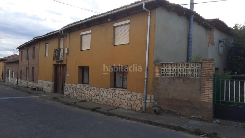 Foto 14d59960-2931-4b0d-9356-c463f6e100c2. Masia amb aparcament a Valdefresno