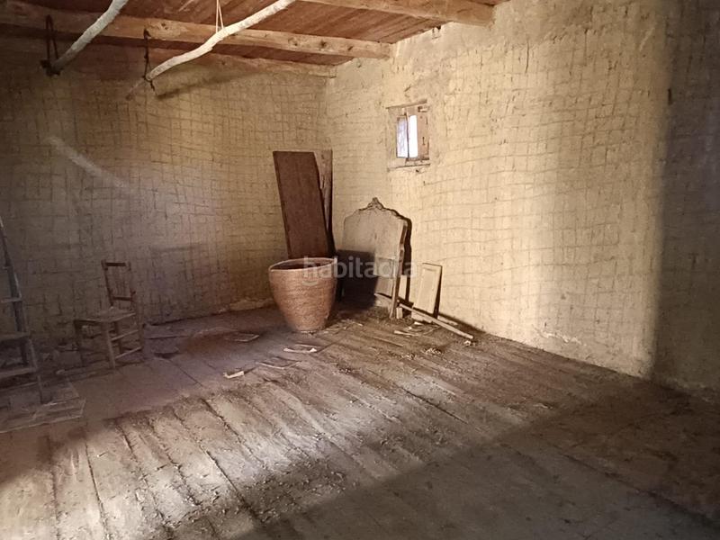 Foto c47aabb0-e2e2-4ae0-8853-cf7d388dc9f7. Masia amb aparcament a Valdefresno