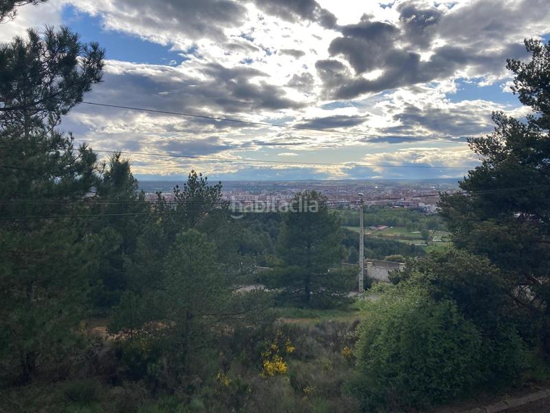 Foto a51df3eb-8e3d-42b9-88b0-4a9ea5c658bb. Xalet amb calefacció aparcament piscina a Valdefresno